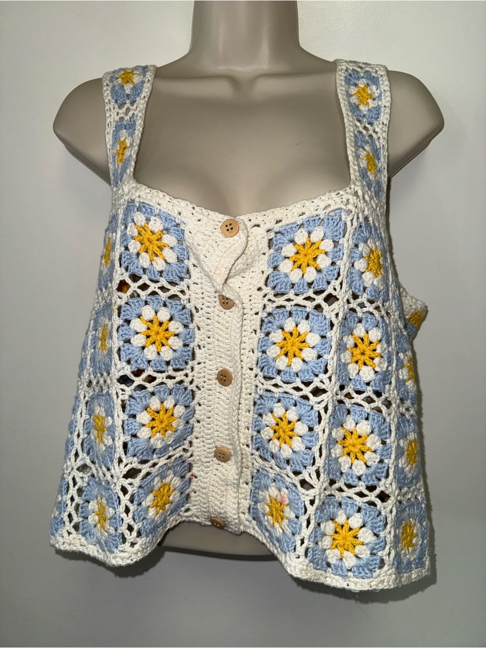 Cotton Emporium (XL) Neutral Cropped Floral Crochet Button Up Tank Top